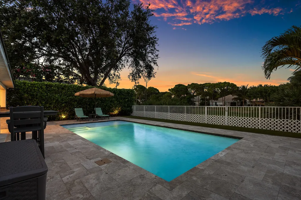 583 Canoe Point Delray Beach FL 33444
