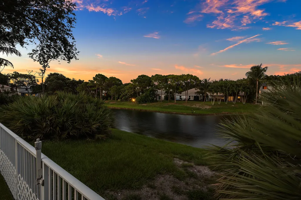 583 Canoe Point Delray Beach FL 33444