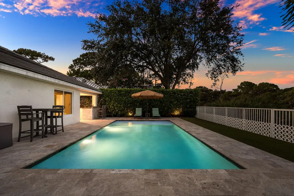 583 Canoe Point Delray Beach FL 33444