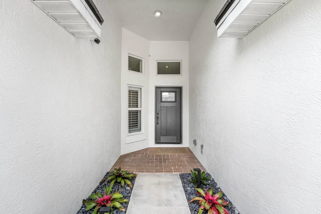 583 Canoe Point Delray Beach FL 33444