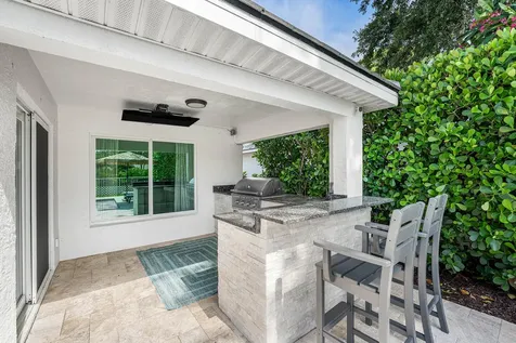 583 Canoe Point Delray Beach FL 33444