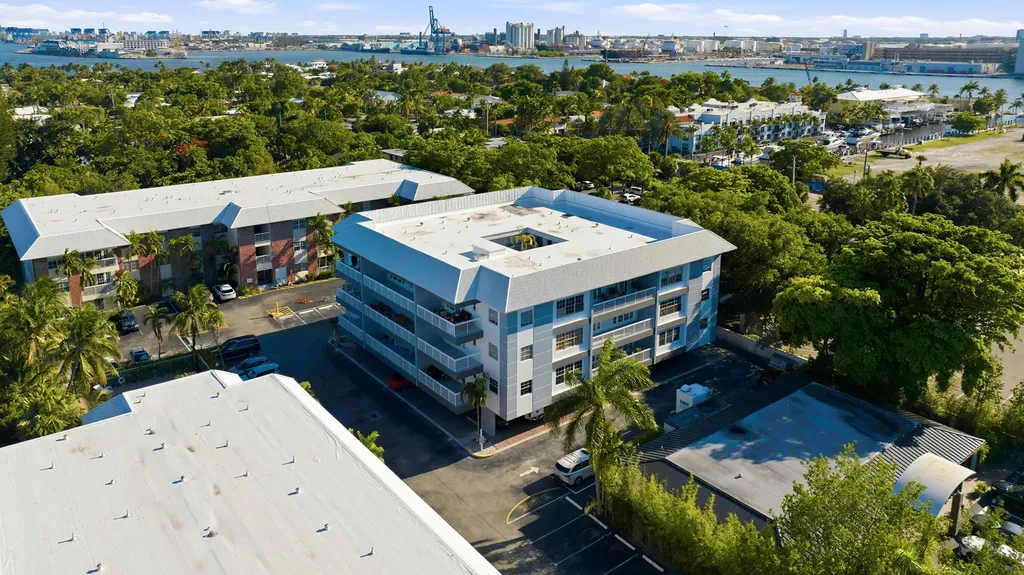 2420 SE 17th Street Fort Lauderdale FL 33316