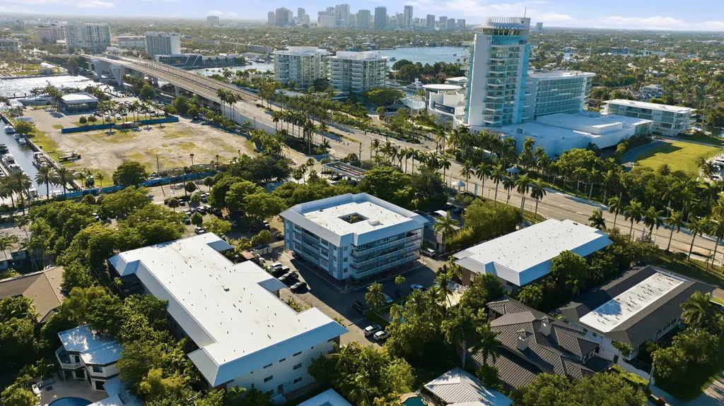 2420 SE 17th Street Fort Lauderdale FL 33316