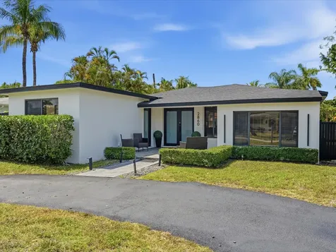 2860 Monroe Street Hollywood FL 33020