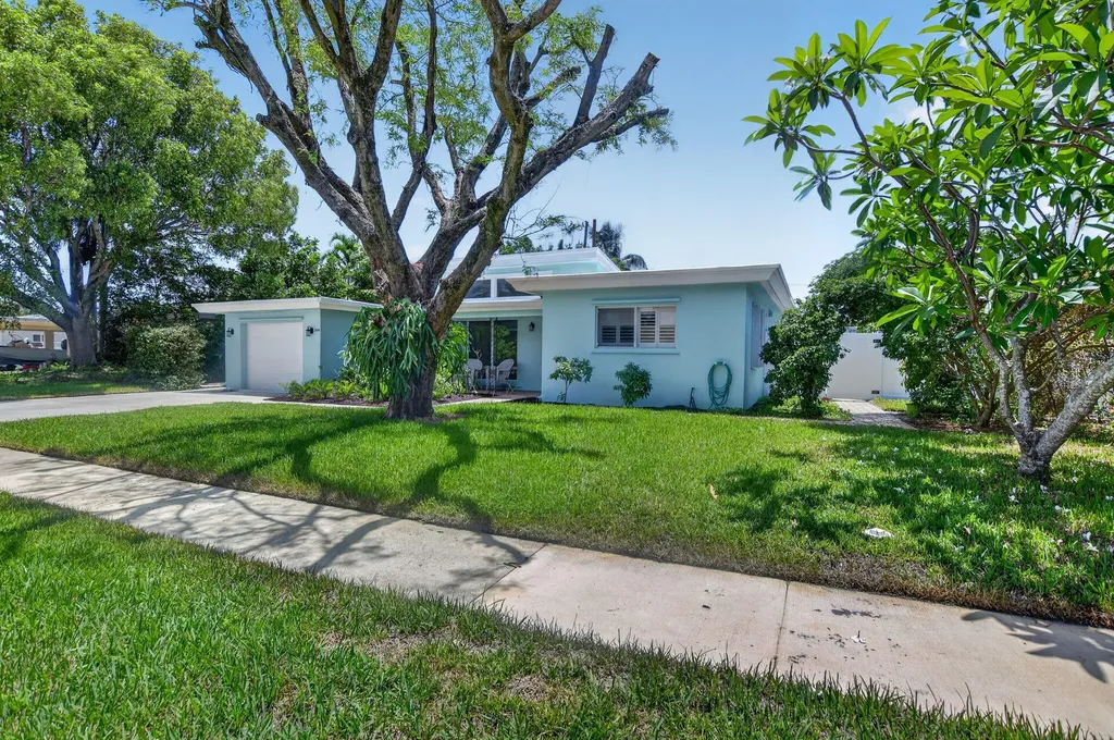 2110 NE 4th Avenue Boca Raton FL 33431