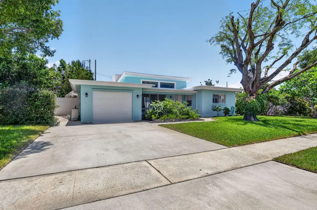 2110 NE 4th Avenue Boca Raton FL 33431