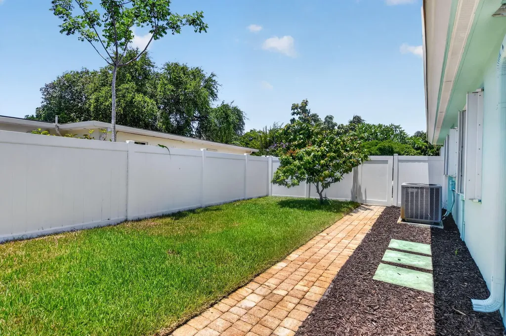 2110 NE 4th Avenue Boca Raton FL 33431