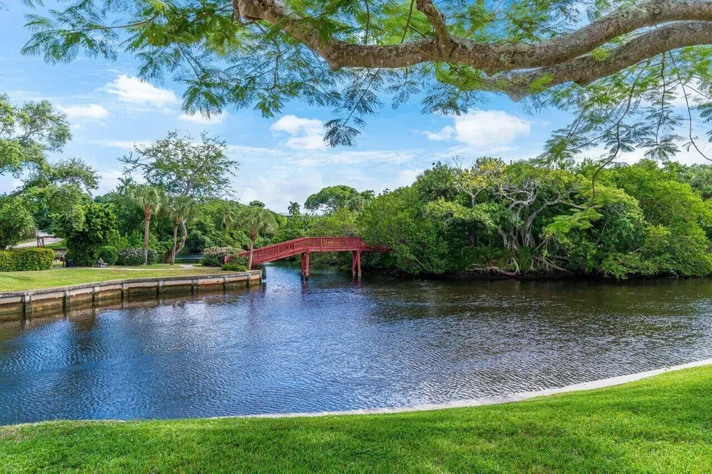 781 Apple Tree Lane Boca Raton FL 33486