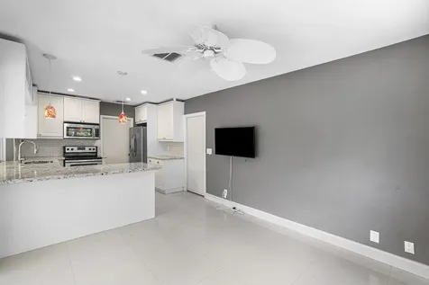 781 Apple Tree Lane Boca Raton FL 33486