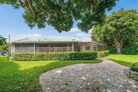 781 Apple Tree Lane Boca Raton FL 33486