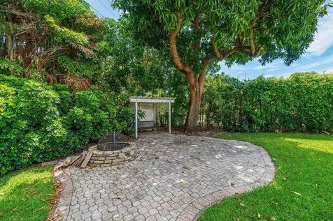 781 Apple Tree Lane Boca Raton FL 33486