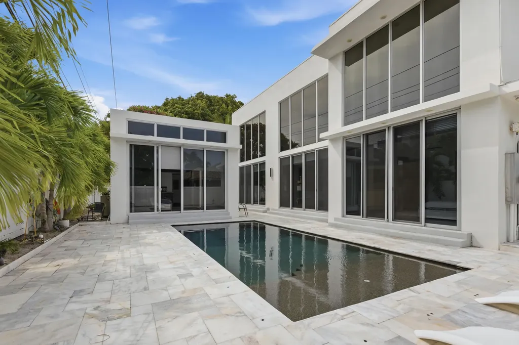 284 NE 7th Street Boca Raton FL 33432