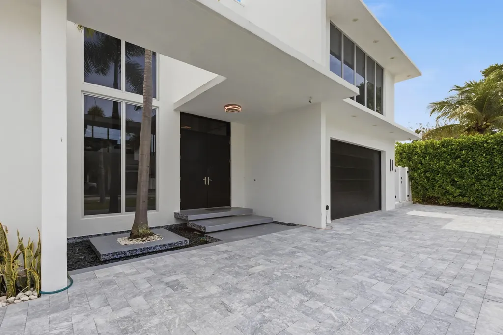 284 NE 7th Street Boca Raton FL 33432
