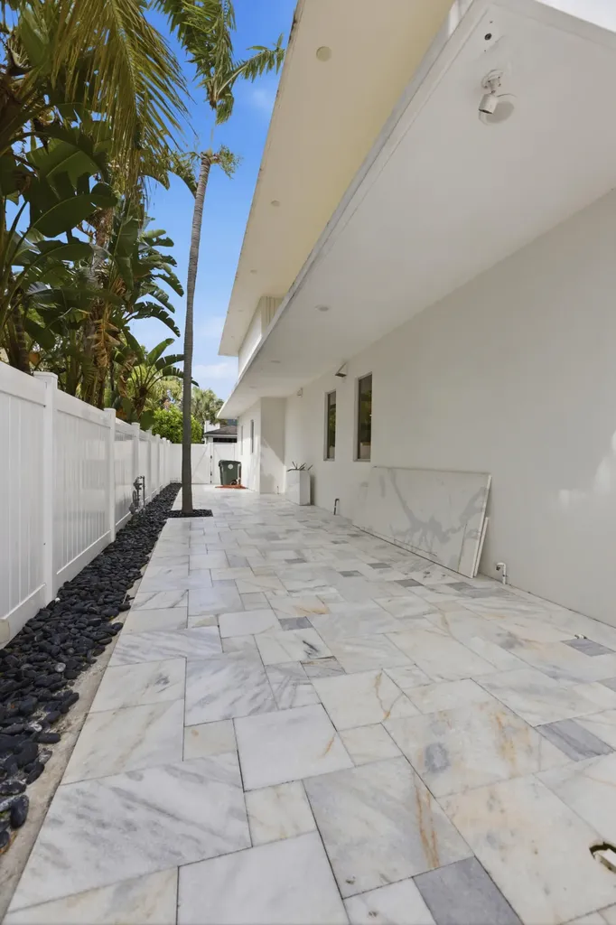 284 NE 7th Street Boca Raton FL 33432