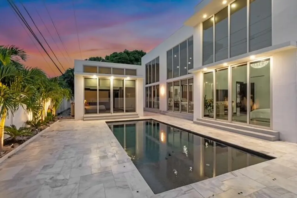 284 NE 7th Street Boca Raton FL 33432