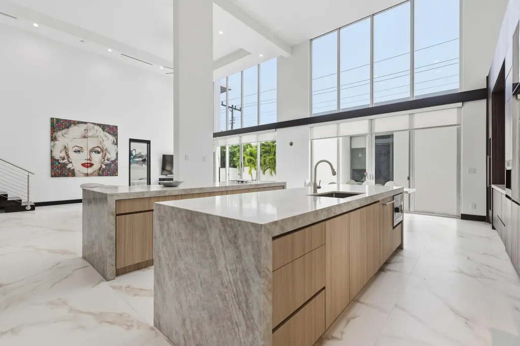 284 NE 7th Street Boca Raton FL 33432