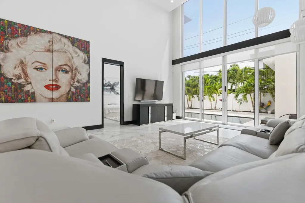 284 NE 7th Street Boca Raton FL 33432