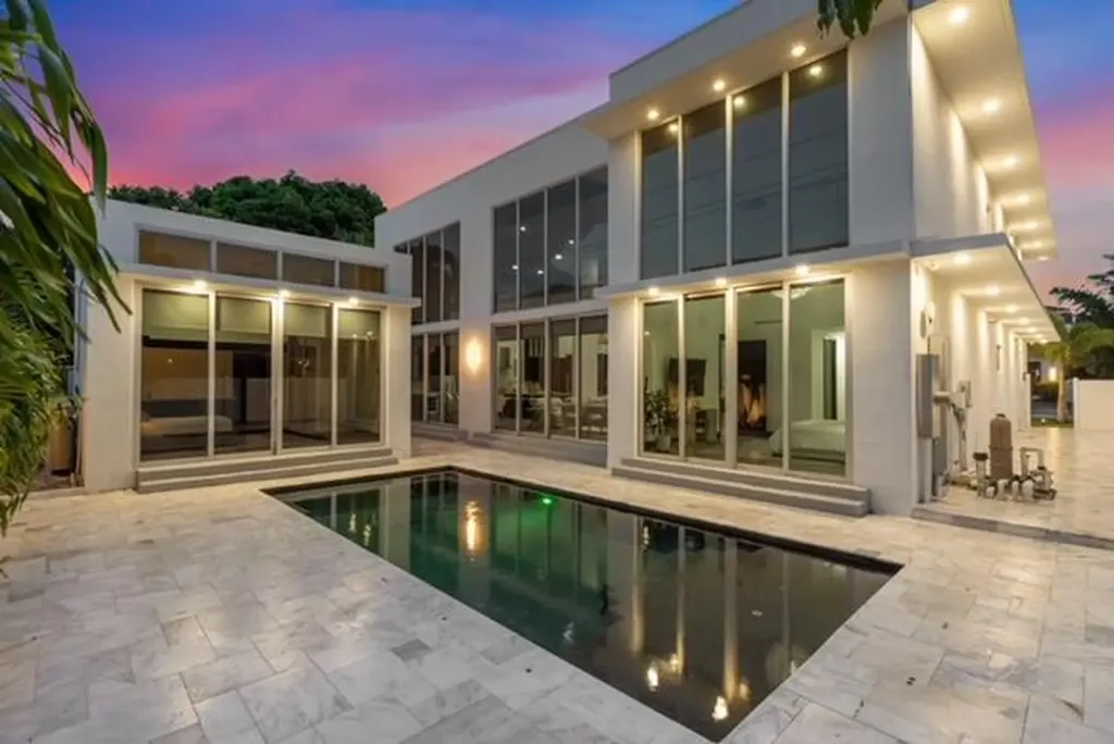 284 NE 7th Street Boca Raton FL 33432