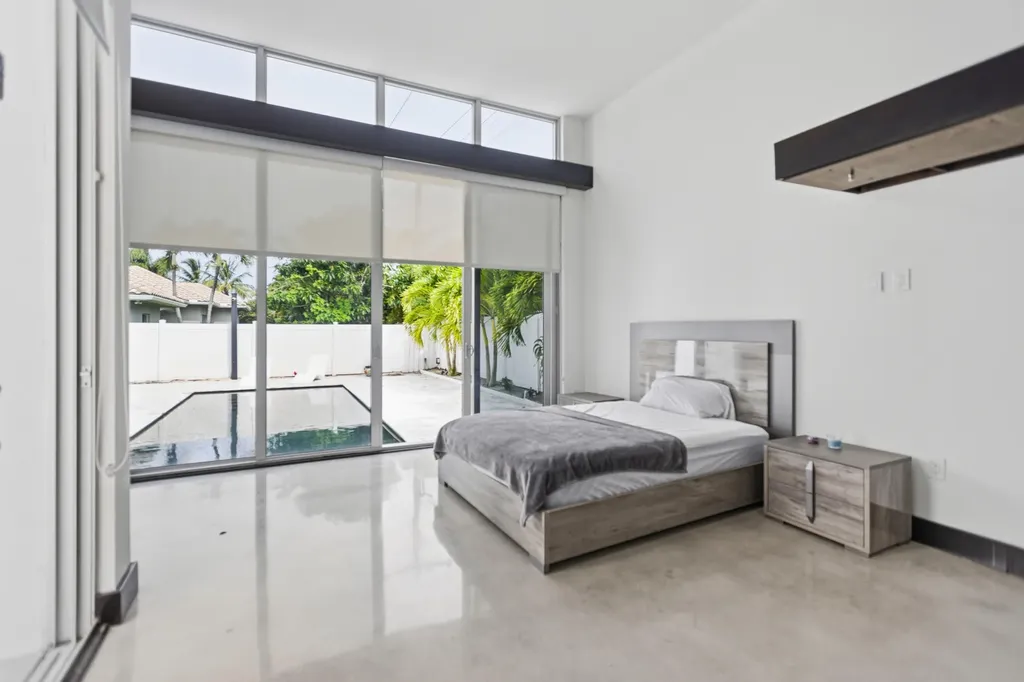 284 NE 7th Street Boca Raton FL 33432