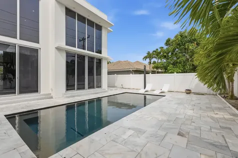 284 NE 7th Street Boca Raton FL 33432