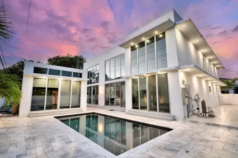 284 NE 7th Street Boca Raton FL 33432