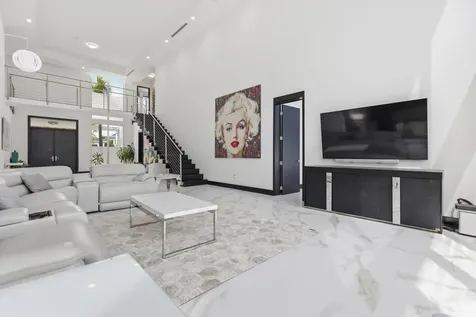 284 NE 7th Street Boca Raton FL 33432