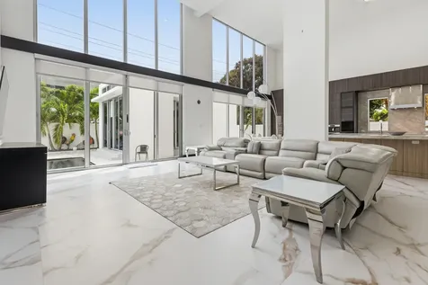 284 NE 7th Street Boca Raton FL 33432