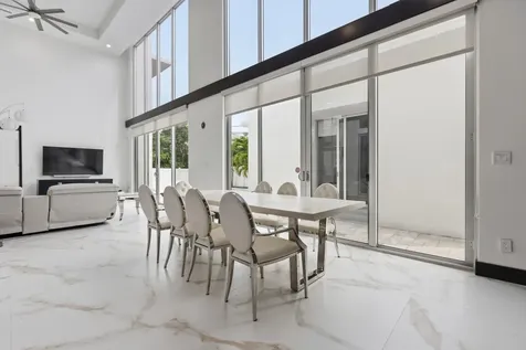 284 NE 7th Street Boca Raton FL 33432