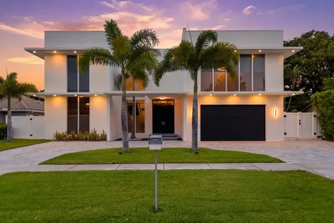 284 NE 7th Street Boca Raton FL 33432