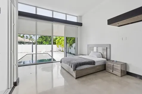 284 NE 7th Street Boca Raton FL 33432