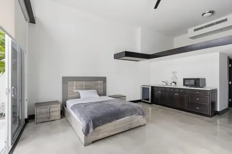 284 NE 7th Street Boca Raton FL 33432