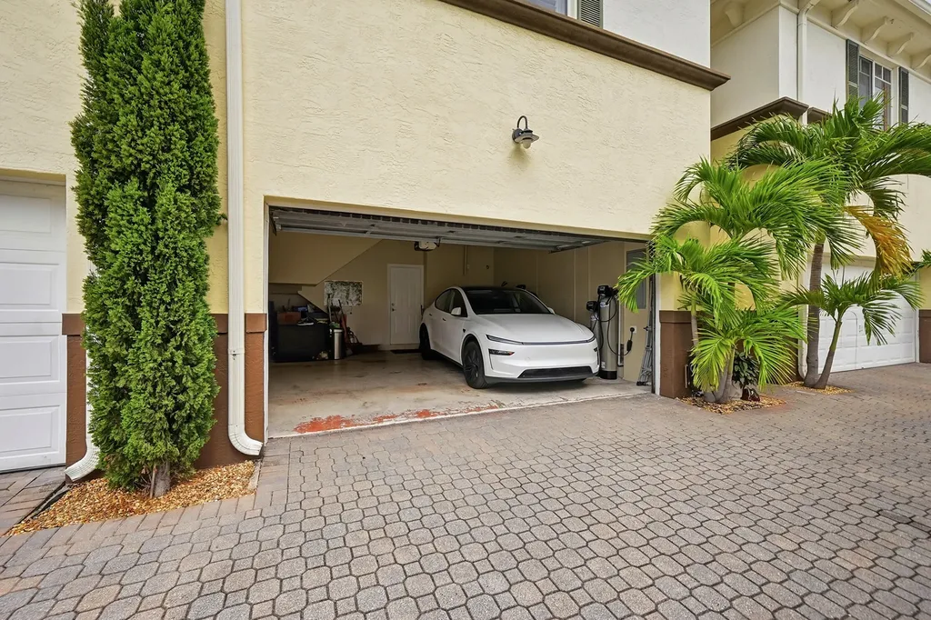 518 N Federal Highway Lake Worth FL 33460