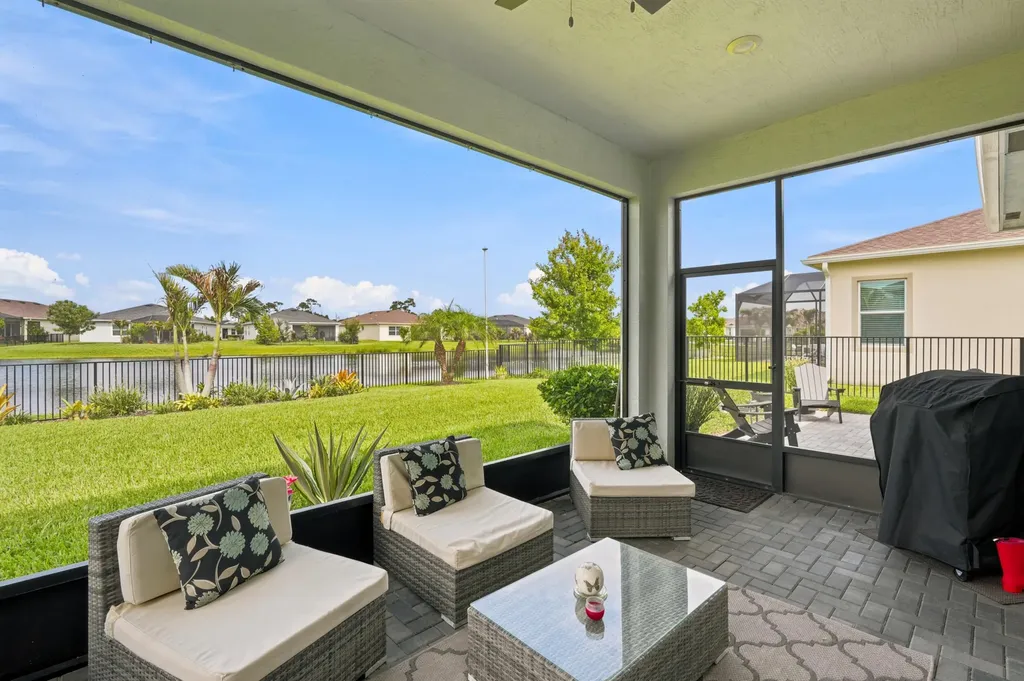 511 SE Mulberry Way Port St Lucie FL 34984