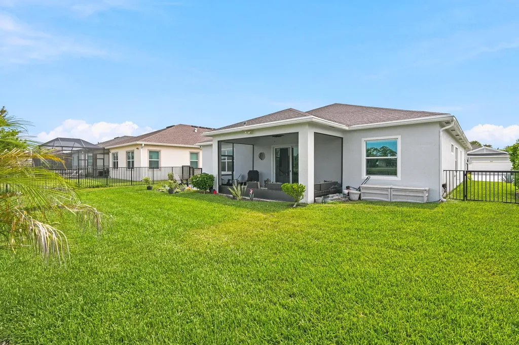 511 SE Mulberry Way Port St Lucie FL 34984