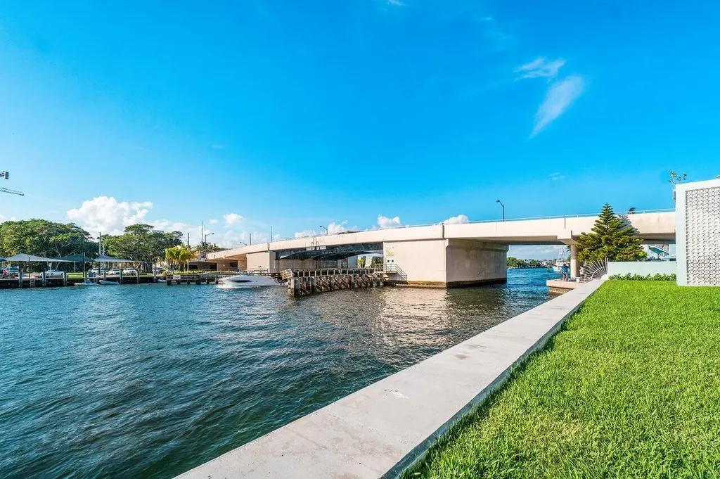 65 SE Spanish Trail Boca Raton FL 33432