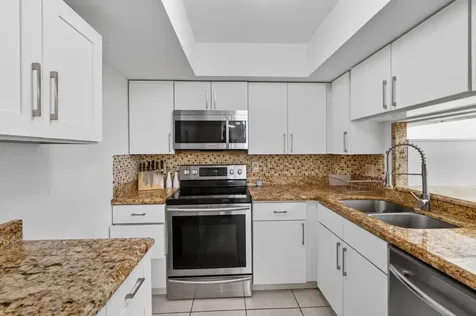 3900 N Hills Drive Hollywood FL 33021