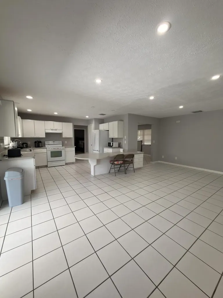 1217 SE Nancy Lane Port St Lucie FL 34983