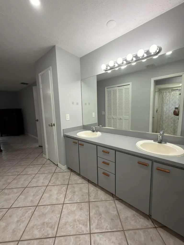 1217 SE Nancy Lane Port St Lucie FL 34983