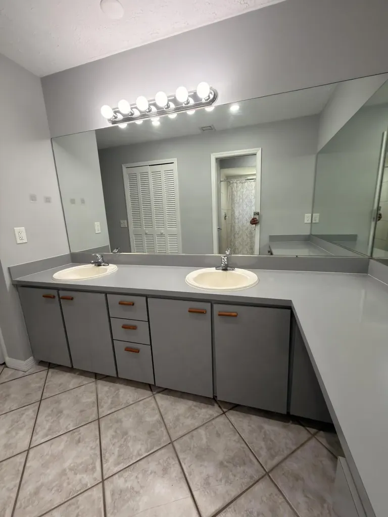 1217 SE Nancy Lane Port St Lucie FL 34983