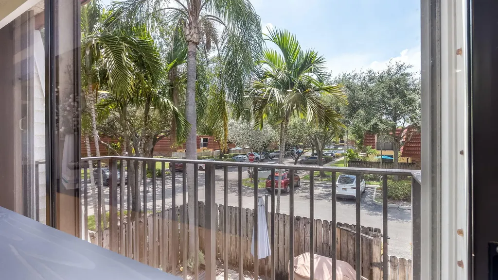 725 NW 99th Circle Plantation FL 33324