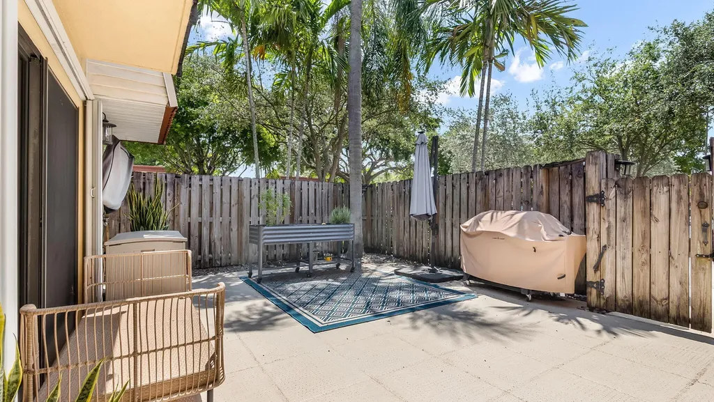 725 NW 99th Circle Plantation FL 33324