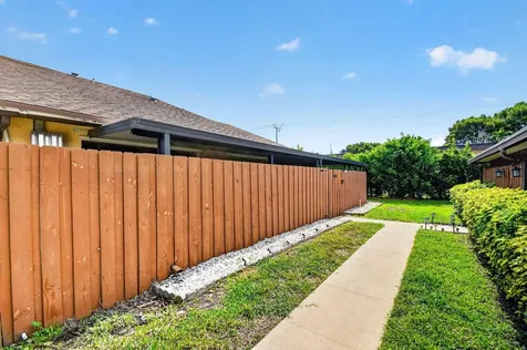 414 Springdale Circle Palm Springs FL 33461