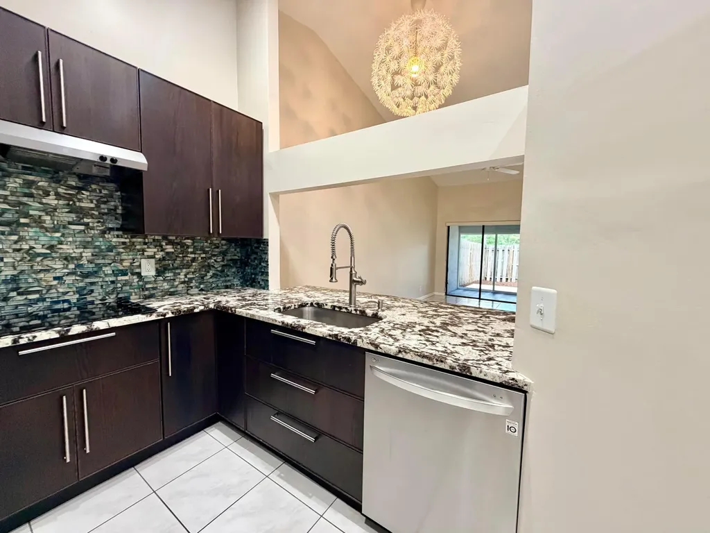 11137 NW 38th Place Sunrise FL 33351
