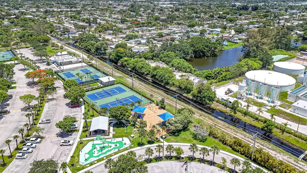 337 Mid Pines Road Palm Springs FL 33461