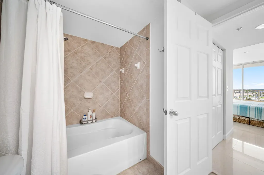 625 Casa Loma Boulevard Boynton Beach FL 33435