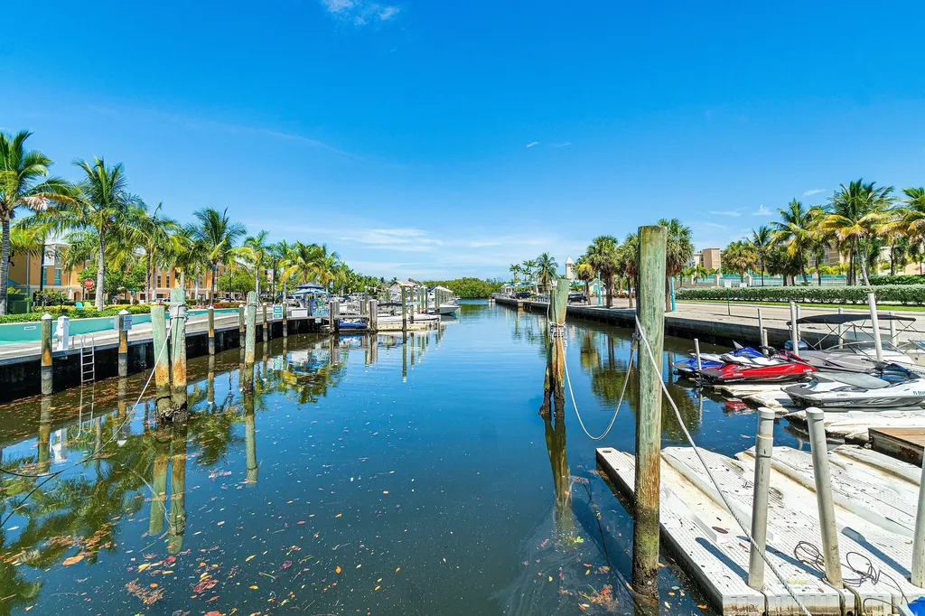 625 Casa Loma Boulevard Boynton Beach FL 33435