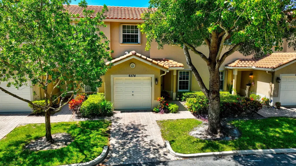 6374 Park Lake Circle Boynton Beach FL 33437