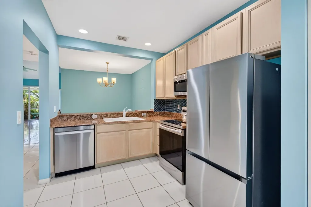6374 Park Lake Circle Boynton Beach FL 33437