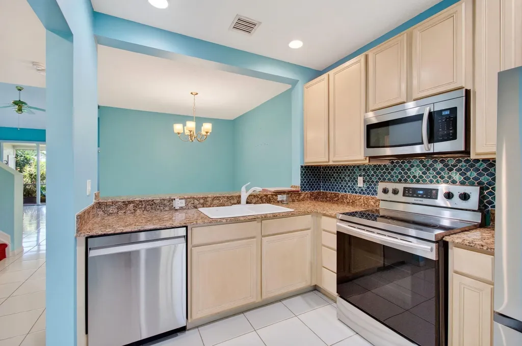 6374 Park Lake Circle Boynton Beach FL 33437