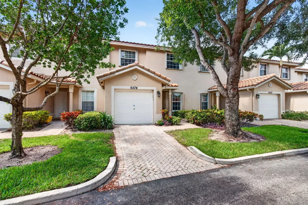 6374 Park Lake Circle Boynton Beach FL 33437